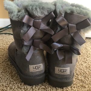 grey bailey bow uggs